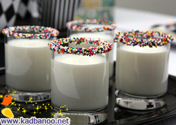 تزیین لیوان شیر با ترافل های رنگی