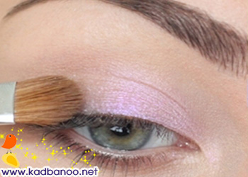 آموزش تصویری آرایش چشم به رنگ صورتی و ارغوانی
